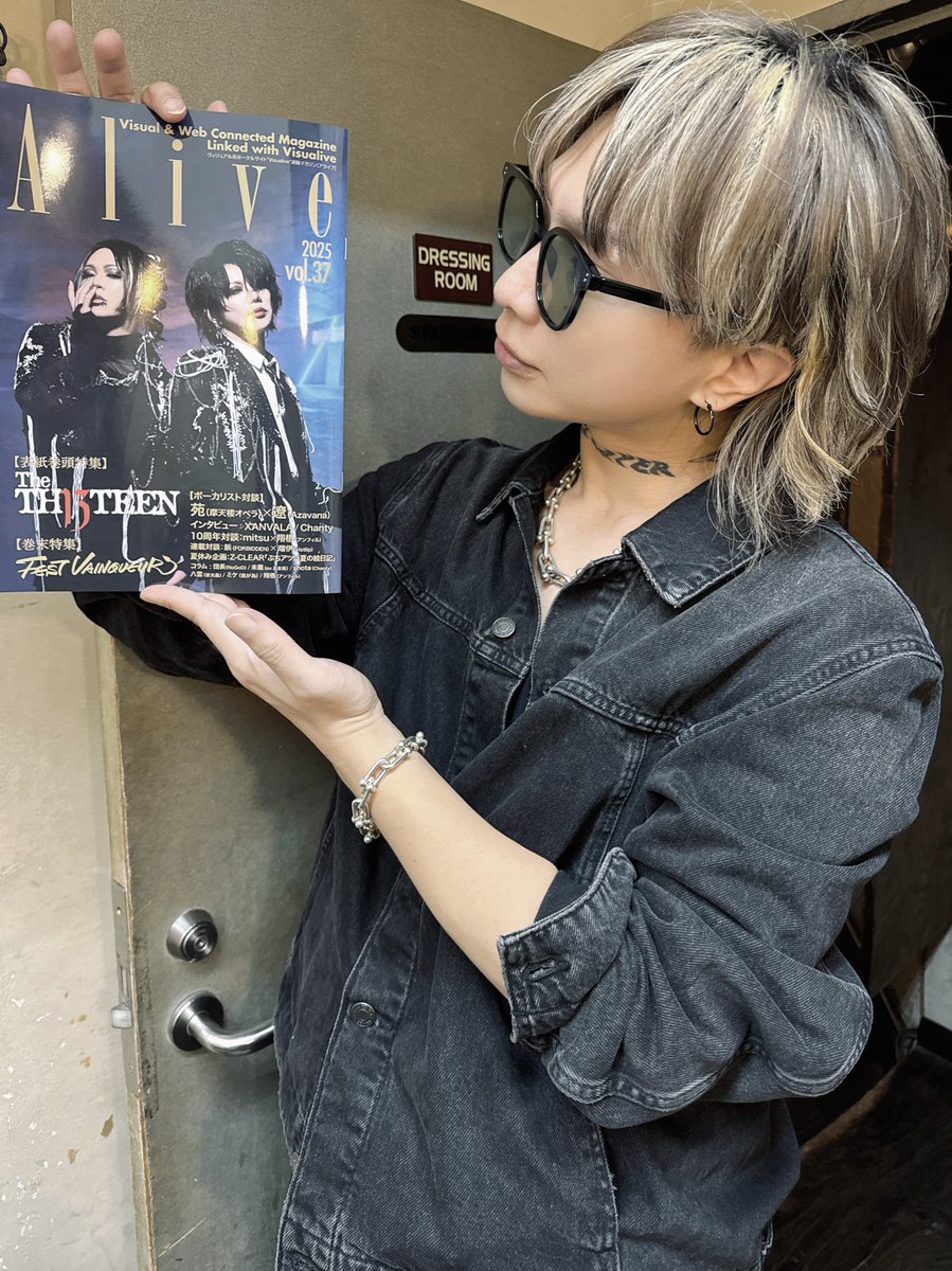 足を運んでくれたみんな、夢時さん、スタッフ陣、そしてCLUB440の皆さん、
mitsuに関わってくれているすべての方のおかげで、今日も幸せな音楽の1日でした。
ゆっくり休んでからまた改めて更新します🙏

写真は箱を出る寸前に撮った「Alive」と📘