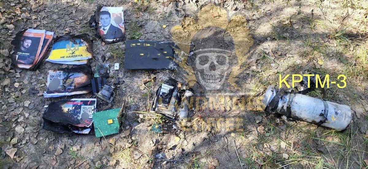 The Russians are using containers attached to “Geran-2” (Shaheds) UAVs to drop propaganda leaflets at pre-programmed coordinates during their strike missions.
The KPTM-3 dispenser has been used previously to drop magnetic-influence anti-tank landmines on Ukrainian roads.