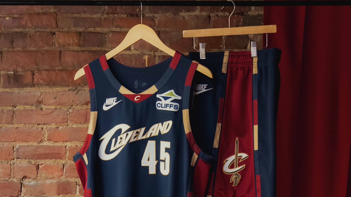 SoleRetriever's tweet image. The Cleveland Cavaliers are bringing back their LeBron era navy uniforms for select games this season ⚔️ @cavs 

One of the dates is January 28th, when they host LeBron and the Lakers 👀