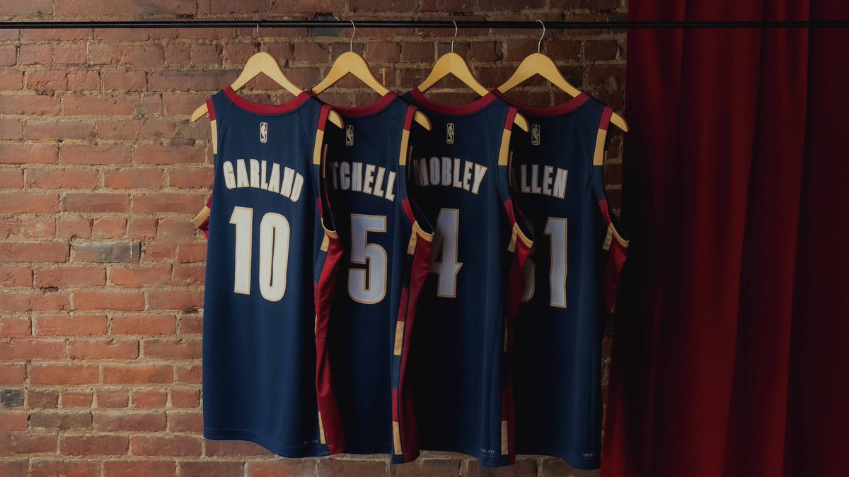 SoleRetriever's tweet image. The Cleveland Cavaliers are bringing back their LeBron era navy uniforms for select games this season ⚔️ @cavs 

One of the dates is January 28th, when they host LeBron and the Lakers 👀