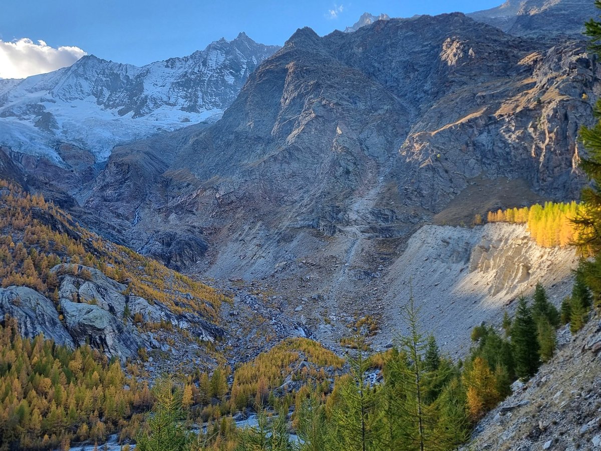 subfossilguy's tweet image. Last rays on the Fee W. Gl. moraine this evening! 😍