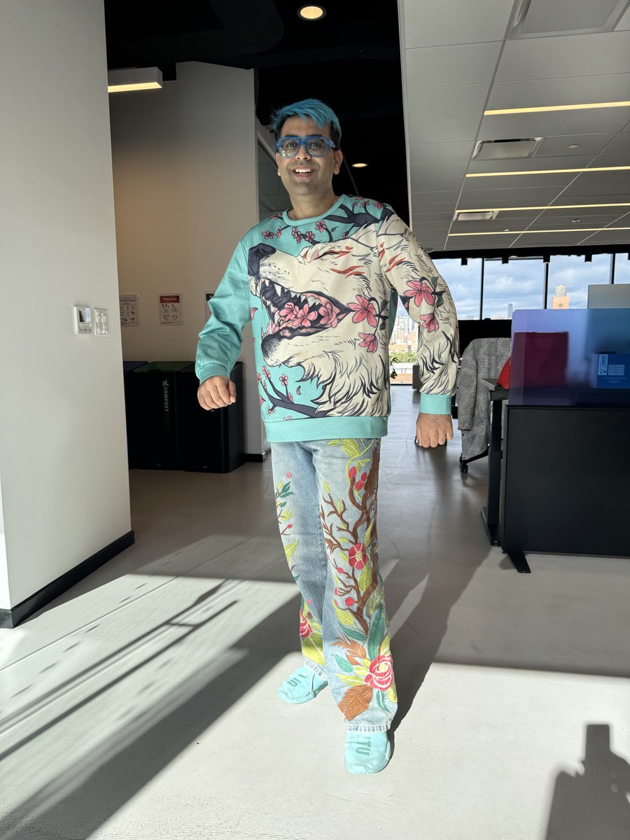 spacemandev's tweet image. hi im dev! indian in nyc looking for more friends in tech & vc community :)
a lil about my background
> wore a spacesuit and evangelized crypto at university hackathons from 2014 - 2019
> worked on multiple startups and dev rel at wormhole and anagram
> working on a startup…