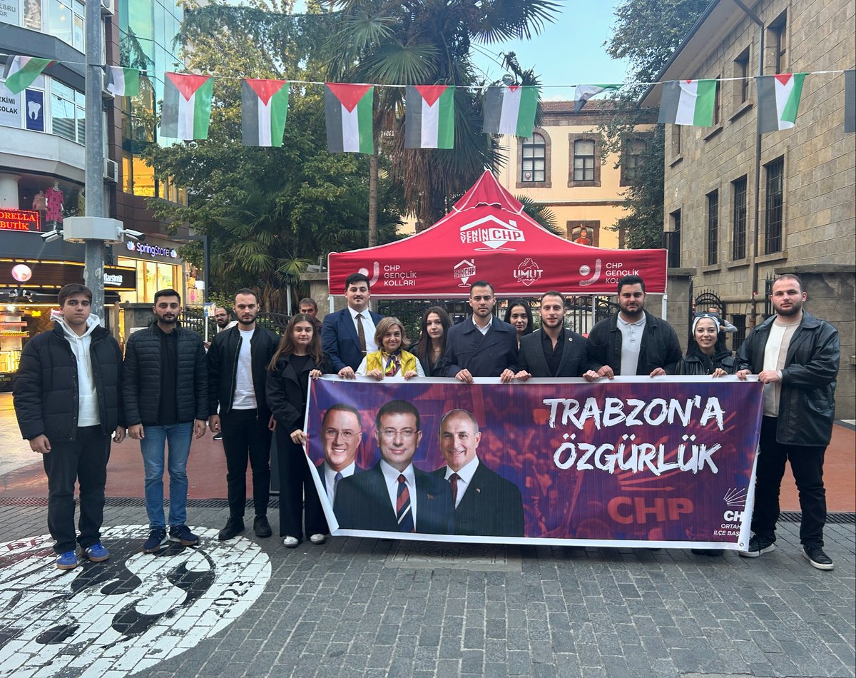 Biz buradayız! Mücadelemizi sokakta, meydanda, halkın içinde sürdüreceğiz.

Trabzon’un yiğit evladı Ekrem İmamoğlu’nu Cumhurbaşkanı yapacağız.