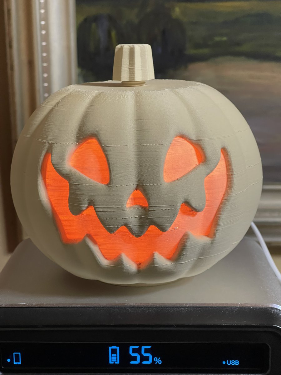 TdrDrone's tweet photo. 今月末はハロウィンの月でしたね。3Dプリンタでカボチャのランプを刷ってみました。
データはオンラインで入手できるものです。
積層技術の民主化が進んでいるってことですかね!?
#BambuStudio
#a1mini
#PLAwood
#ハロウィン https://t.co/FTZodMTkQq