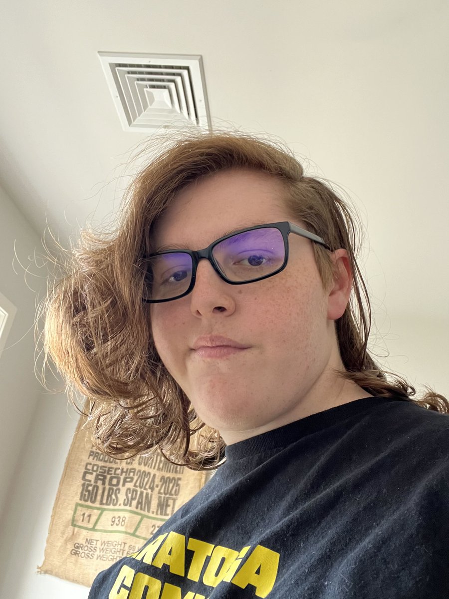 UtterDicetopia's tweet image. Meet the cast 2/3
Howdy folks! I&apos;m Doc, A.K.A. Mayday Lakes! I&apos;m working to become a game dev, animator, and voice actoressianette! Hailing from the dark depths of the Floridian wastes, I&apos;ve scattered myself across the US to study for college. After that? Who knows.