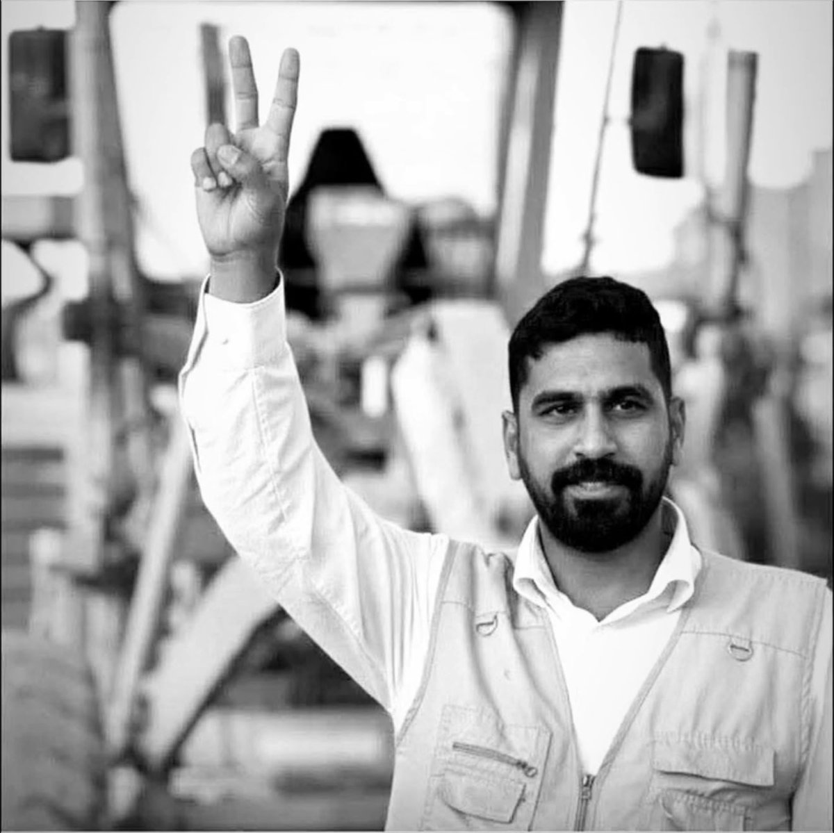 السؤال الأهم لماذا #صفاء_المشهداني  بالتحديد 

رحم الله الشهيد صفاء وادخله فسيح جناته 
شهيد الوطن 
#شهيد_الكلمة