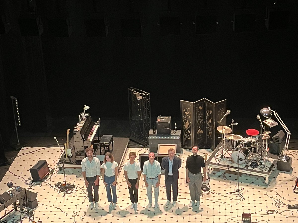ValRenauld's tweet photo. Une super plongée dans l’univers de #Gainsbourg par des comédiens de la @ComedieFr, tour à tour musicien et incarnation de l’artiste dans une mise en scène hyper rythmée de #StephaneVarupenne. @Projet_Scala #FestAvignonOff. Génial !  (16) https://t.co/8RyMWILP5F