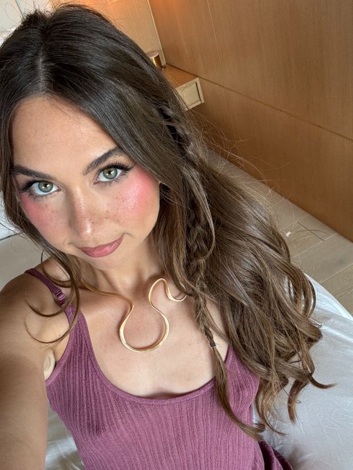 GIve me your best pick up line 😈 https://t.co/BF2FCaLo0U