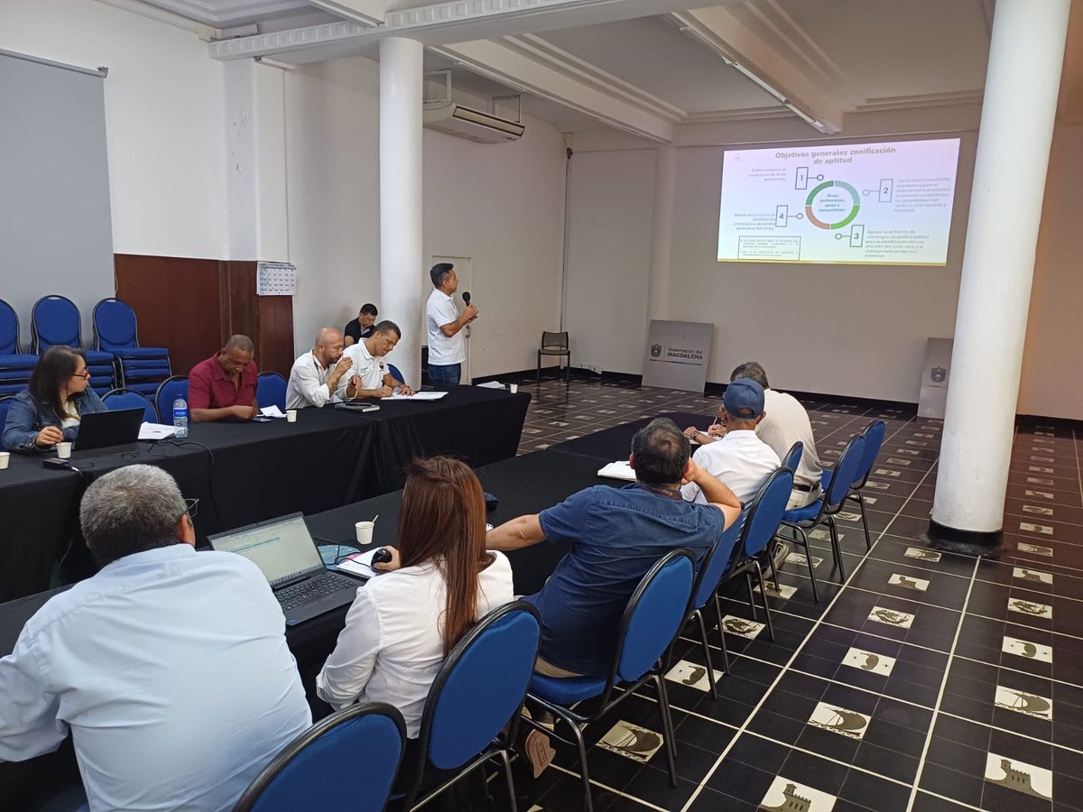 renatobaldovino's tweet photo. @UPRAColombia #SantaMarta Presentación de avances zonificación de aptitud en el dpto del Magdalena para las cadenas de malanga, batata, marañón, berenjena y guayaba. Participaron asociaciones de productores @Finagro @Asohofrucol @BancoAgrario y funcionarios de @MagdalenaGober https://t.co/RjH1cBMNi1