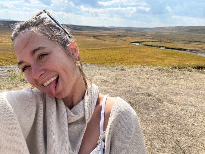 Now imagine this, but no shirt and a whole lot of frolicking 😇🌾 https://t.co/8Lej87bQQ2