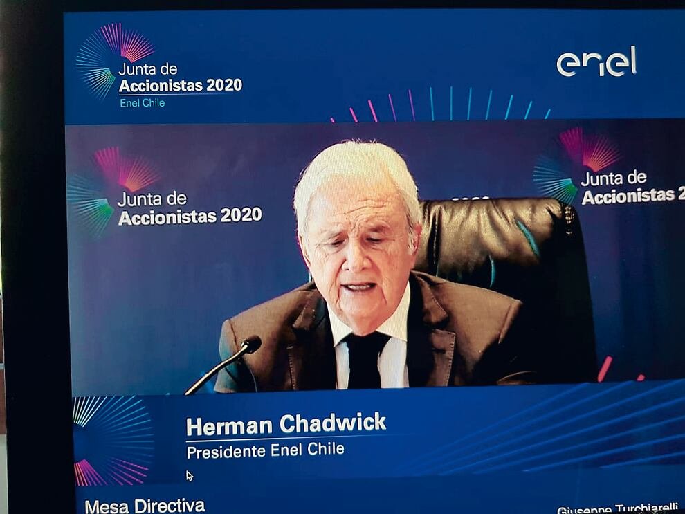 BotCheckerCL's tweet image. Entonces Juan Carlos Jobet, Ministro de Piñera, comete un &quot;&quot;&quot;ERROR&quot;&quot;&quot; en el cálculo de las tarifas de la luz que beneficia a las empresas eléctricas mientras Hernán Chadwick Piñera era Presidente de ENEL.

¿Parásitos?
¿Ladrones?
¿Corruptos?

Dígales como quiera, lo son.