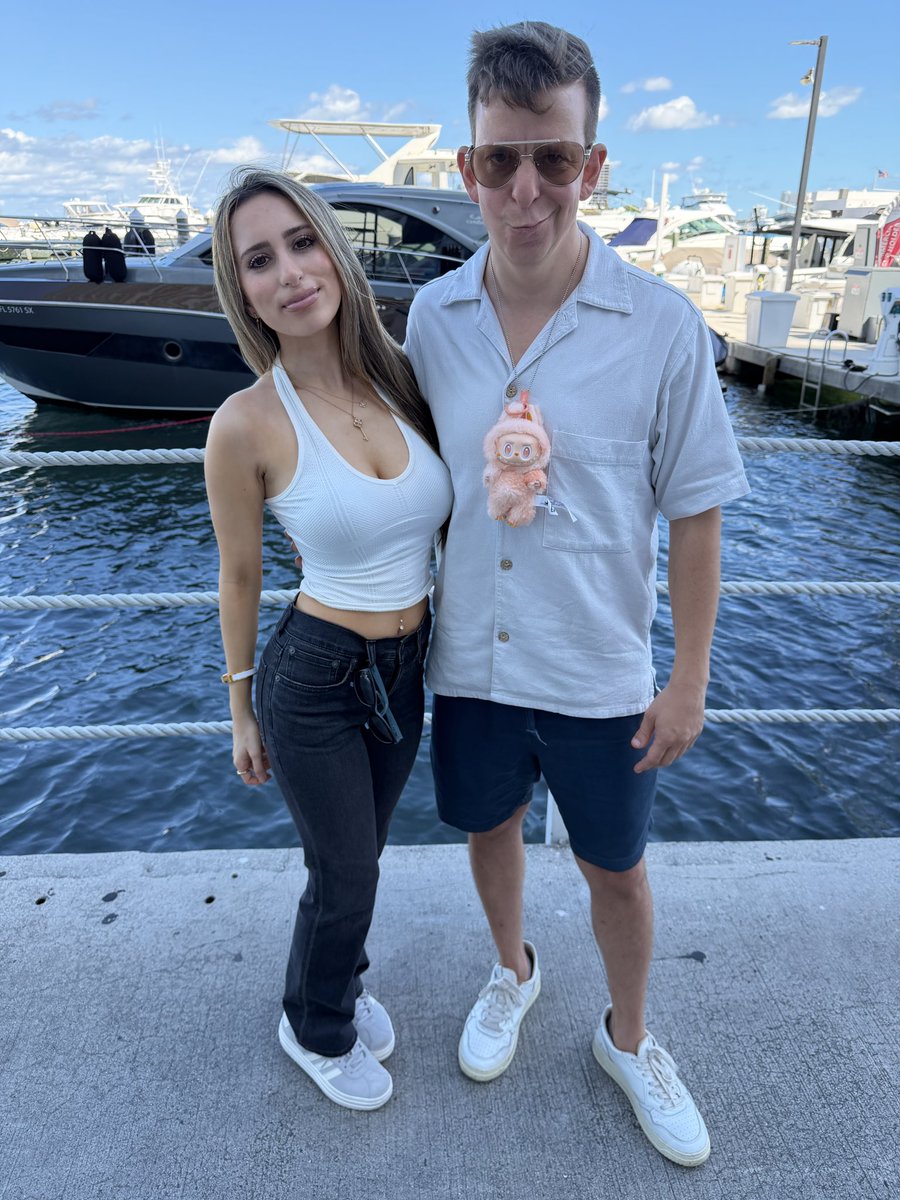 chooserich's tweet image. 43 yrs old, new girlfriend, new yacht, no kids, crypto millionaire.
Does it get any better than this?