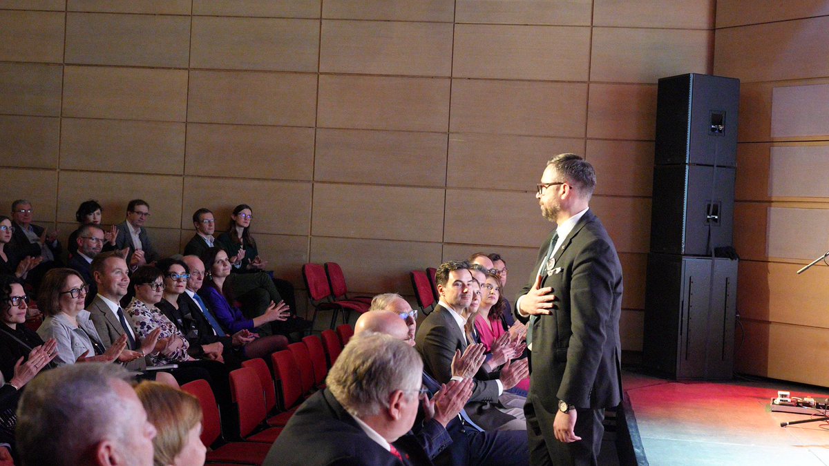 🏆🦉 Nagrody <a href="/NCN_PL/">Narodowe Centrum Nauki</a> dla najlepszych młodych naukowców przyznane! 

🗣️ Beneficjentem Państwa sukcesu będzie cała Polska. Warto jednak pamiętać, że nagrody nie są miarą naukowego sukcesu, lecz bardziej reflektorem skierowanym w danej chwili na danego naukowca, pomagającym