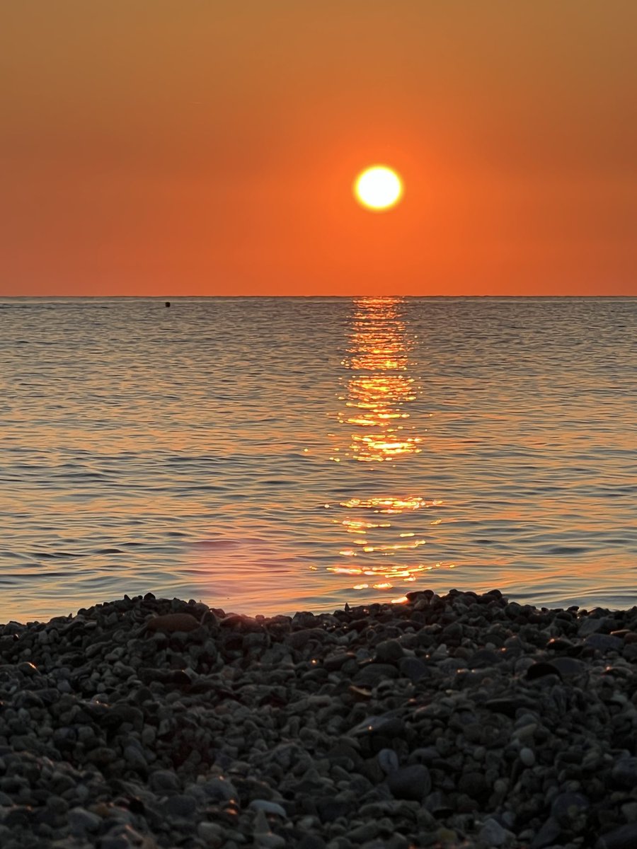 Jour 4 sur la #viaAurelia, montagneux, par des forêts. Parti de Sestri Levante, je plonge dans la mer en même temps que le soleil, à mon arrivée.