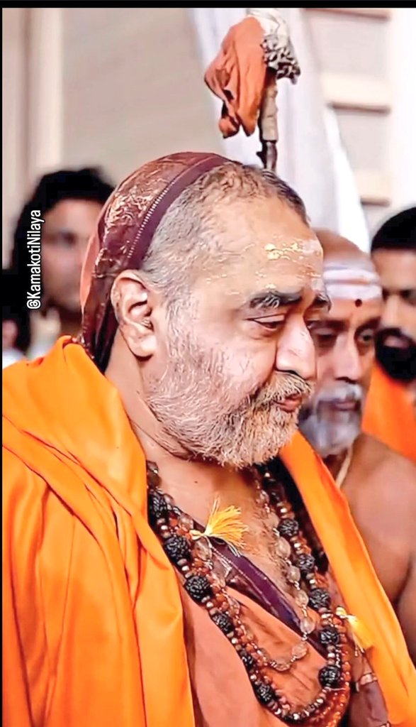 KamakotiNilaya's tweet photo. At the Chennai camp this Navaratri, HH Jagadguru Sri Sankara Vijayendra Saraswati Mahaswamigal would often finish the 3rd kala puja well past midnight, around 1:30 AM.

The trikala puja along with navavarana pooja alone would go on for 12–13 hours every single day.

One night, after the long puja, as Periyava was heading back for vishranti, an elderly couple approached Him with a basket of fruits.

They said they had come from a small village near Valangaiman.

Immediately, Periyava smiled and said, 'Haaan, vandhurkom anga 15–20 varushathukku munadi!'

(We’ve been there 15–20 years back!)

And then, He started describing the village like He had just visited yesterday.

He said there was a small hill to the left, a lake down the road, a Shiva temple on the right and an Amman kovil near the lake.

The couple’s eyes widened. It was exactly their village He was describing! 

They kept saying “Yes, yes!” and fell at His feet in tears.

The handful of regular devotees smiled quietly. They knew this wasn't the first time nor the last. 

Periyava remembers everything.

Every face, every place, every devotee who has ever come to Him.

No AI, no supercomputer, no neural network can match that divine memory and effortless clarity.

Even if we time-travel 500 years ahead, with all the advanced tech of that era, it would still be insignificant before His ability to recall, process and communicate with such precision and grace.

Vande Kamakoti Guru Paramparam. 🙏