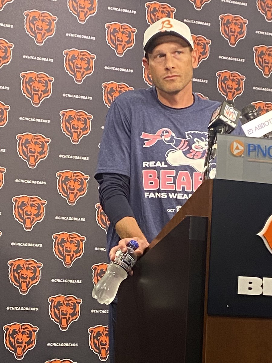 Ben Johnson wearing my favorite retro #Bears logo 
