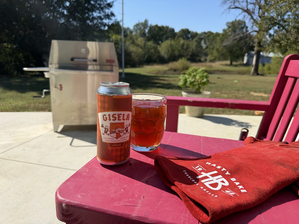 Giving this marzen a try while I smoke a pork shoulder on the hasty back and….wow! Quite possibly one of the best marzens from an American craft brewer! <a href="/hastybakegrills/">Hasty Bake Charcoal Grills</a> @fastfriendsbeerco