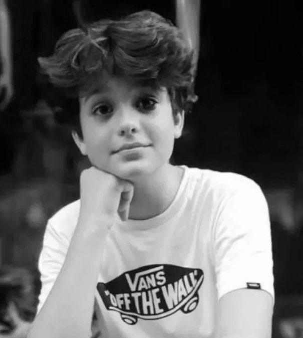 Başka Ahmet’lerin yaşaması , başka Yasemin’lerin yaşarken ölmemesi için #KırKalemiHakimBey
#MattiaAhmetMinguzzi