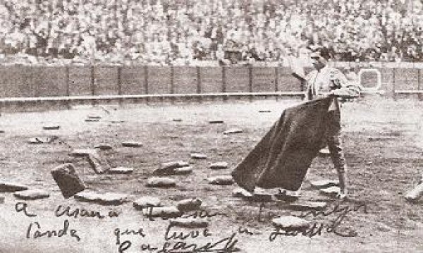 "A María Luisa la mejor tarde que tuve en Sevilla. Cagancho."
Sencillamente genial.