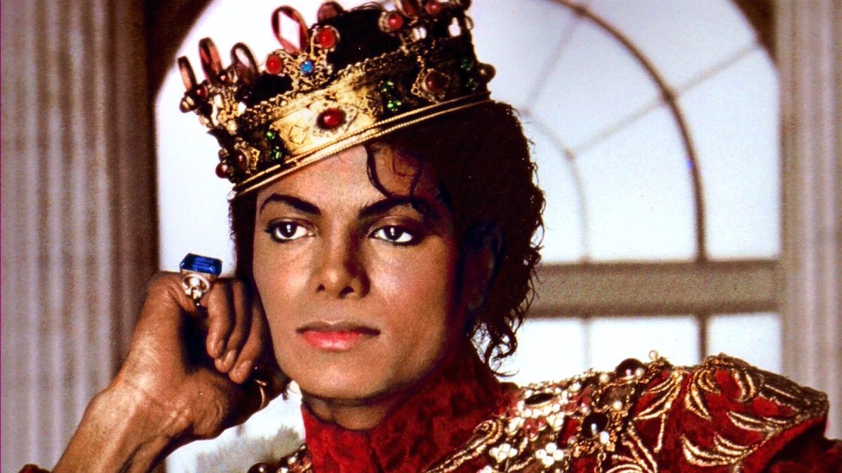 chartdata's tweet image. Taylor Swift officially ties Michael Jackson and Drake as the artist with the fourth most #1 hits in Hot 100 history (13 each).