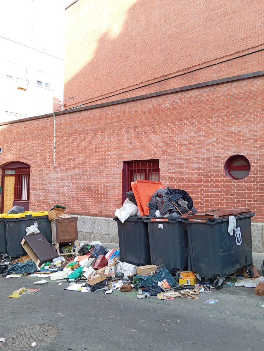 Y así está #Tetuan, da asco. Si pudiera fotografiarse el hedor... 🤢