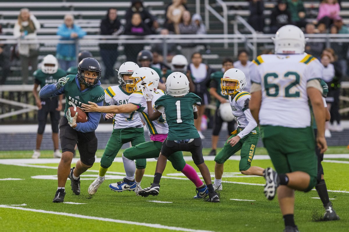 There's a new turf and track at North High's Grubb Stadium. But before it officially opens, the Harding/Goodrell 8th grade football team hosted Saydel Middle School last night to give the new field a test run. Looks and plays great! See more at flic.kr/s/aHBqjCxtU7