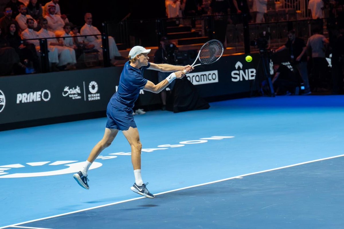 مواجهة عالمية تجمع يانيك سينر وستيفانوس تسيتسيباس في ربع النهائي ضمن مواجهات بطولة Six Kings Slam 🔥🎾

The world is watching, Sinner vs. Tsitsipas at #SixKingsSlam 🎾🔥

يعرض مباشرة على نتفليكس 📺
Watch it live on Netflix 📺

#BigTime
#RiyadhSeason