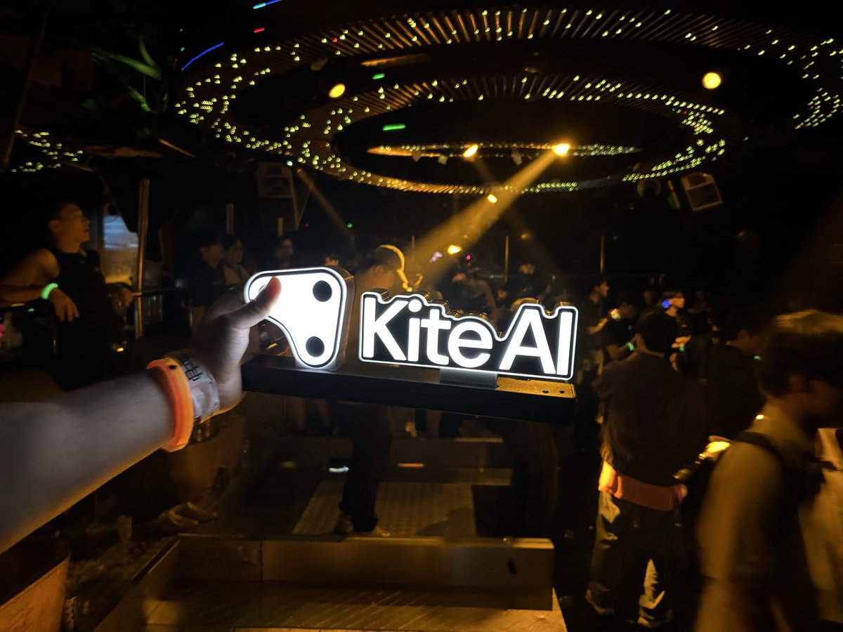Today 6th Advantages of <a href="/GoKiteAI/">KITE AI</a> ecosystem and Innovation Huge 🔥

Scalable Agent Ecosystem: Through an agent marketplace and partnerships (e.g., Masa, Al Veronica), it supports scalable, interoperable Al services, fostering innovation. 🤝💪

#GoKiteAI  #KiteAI