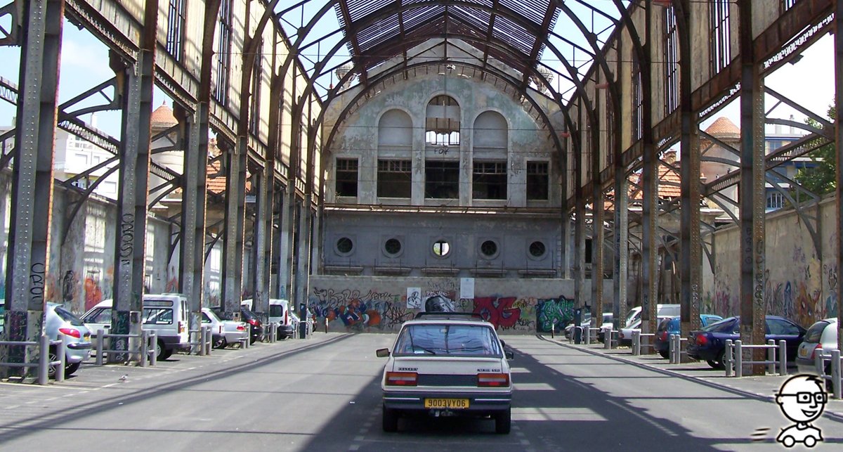 Vor 40 Jahren ist ein #Peugeot aus der Zahlenreihe getanzt. Damit hat sich der französische Autobauer in eine Sackgasse manövriert, in der er bis heute steckt. Lest jetzt unser Portrait des #Peugeot309, der Peugeots Nummernsystem bis heute blockiert: petrolhead.ch/autos-marken/a…