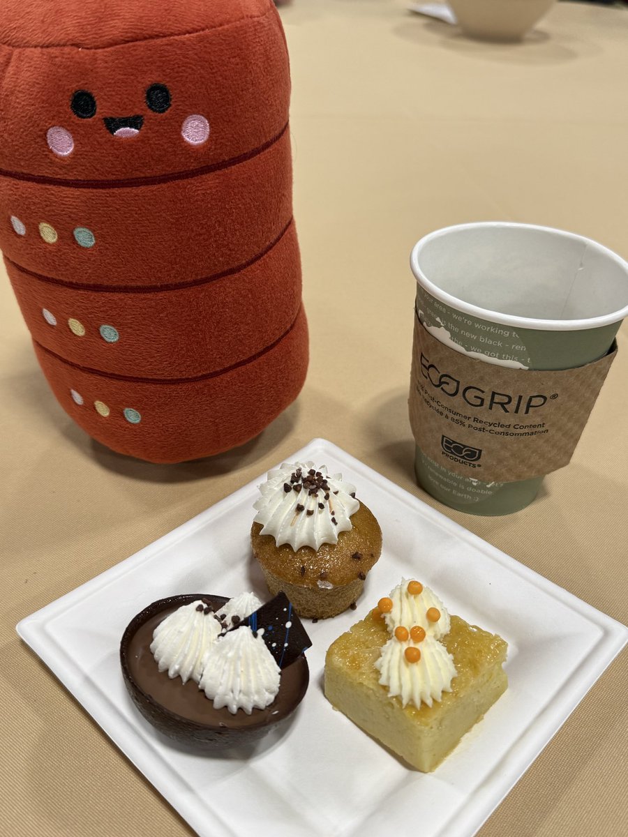 nisshii0_t's tweet image. I'm tired from the session and walking, so I'll have something.
#oracle #AIworld #OAW #OracleACE #dbchan #DeeBee