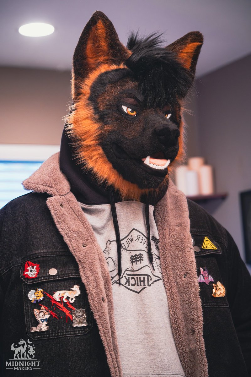 G-shep dog boy! 🐶❤️

Another head on our new slim canine base! This lad will also be for sale! Join our channel for more info!