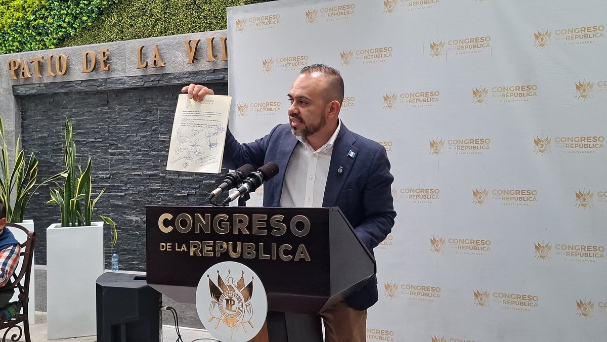 🧓💬 Diputados del bloque Valor presentaron una iniciativa para eliminar la prescripción del derecho a jubilación en el Estado. La propuesta deroga el artículo 40 del Decreto 6388vy limita los embargos sobre las pensiones al 15%, para garantizar una jubilación digna.
#CongresoGT