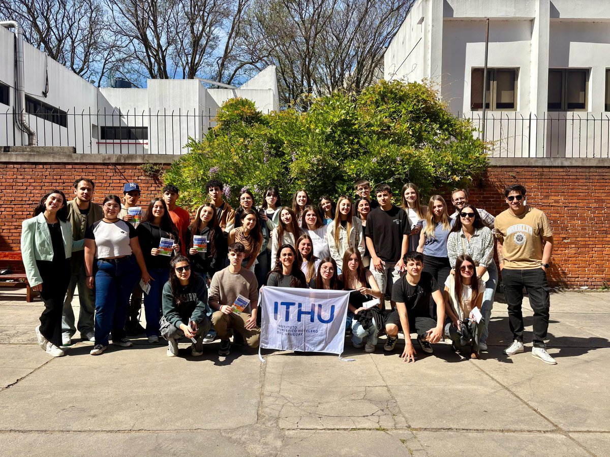 Hoy un grupo de 40 alumnos del 5to año de liceo de Rosario (Colonia) visitaron el Instituto Turístico Hotelero del Uruguay. Desde su fundación el ITHU ha propiciado este tipo de visitas para que jóvenes estudiantes del interior puedan conocer sus instalaciones.
