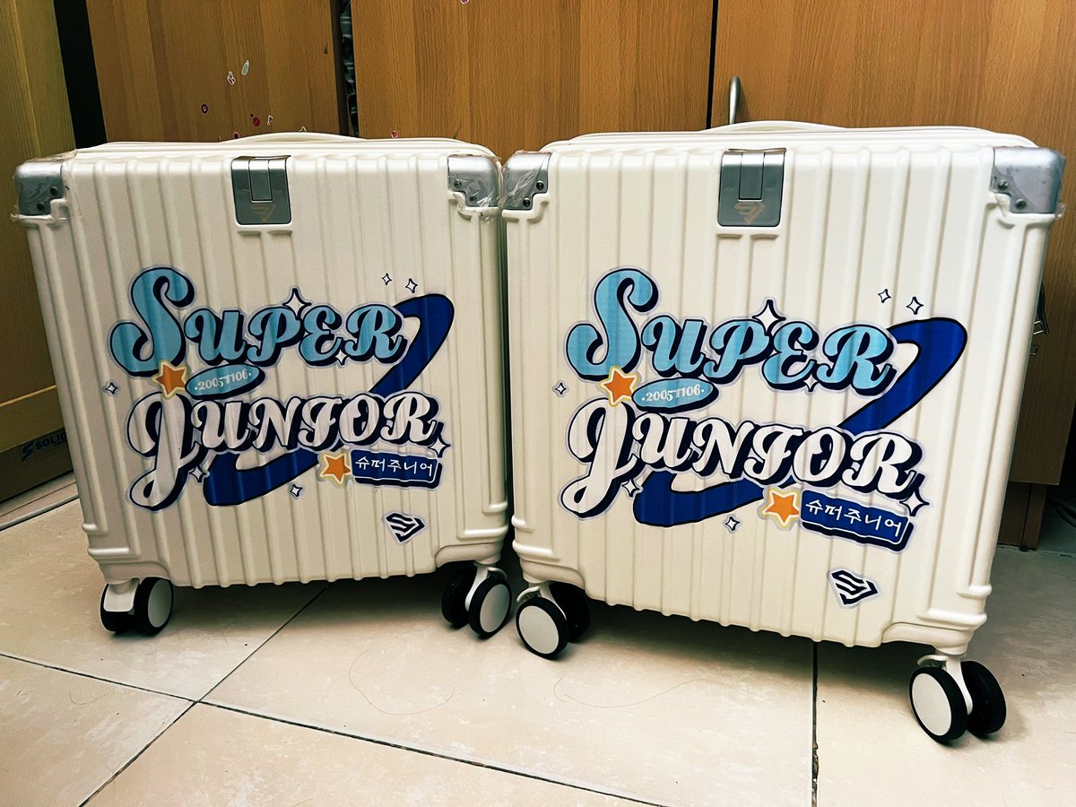 jadeykyu's tweet image. SuJu 18&quot; luggage still open until oct 30, base price is 1790 php. Can dm me until oct 30~

Suju jersey (last na to pramis) under normal ETA open until oct 31 form here: docs.google.com/forms/d/e/1FAI…