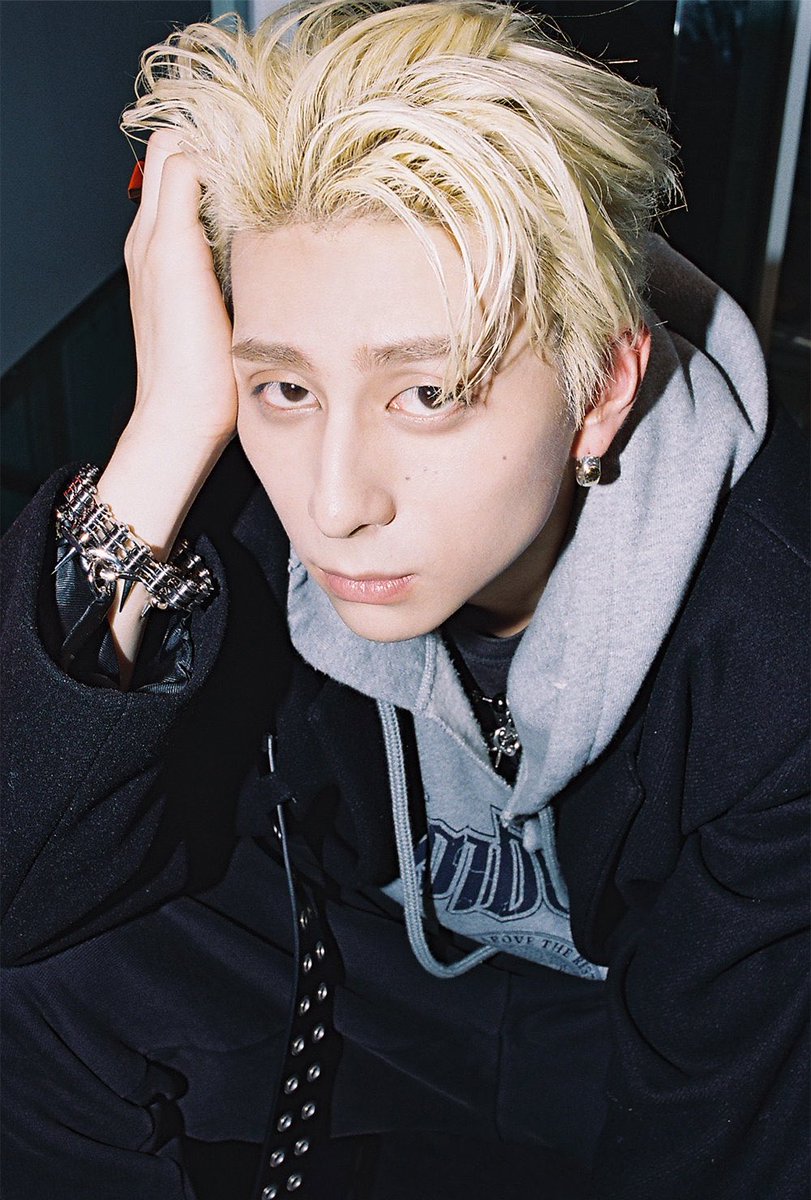 レゼって西洸人みたいな目だなーって思ってたら、non-hooded eyesって言うらしくてまた一つ勉強になりました_φ(･_･