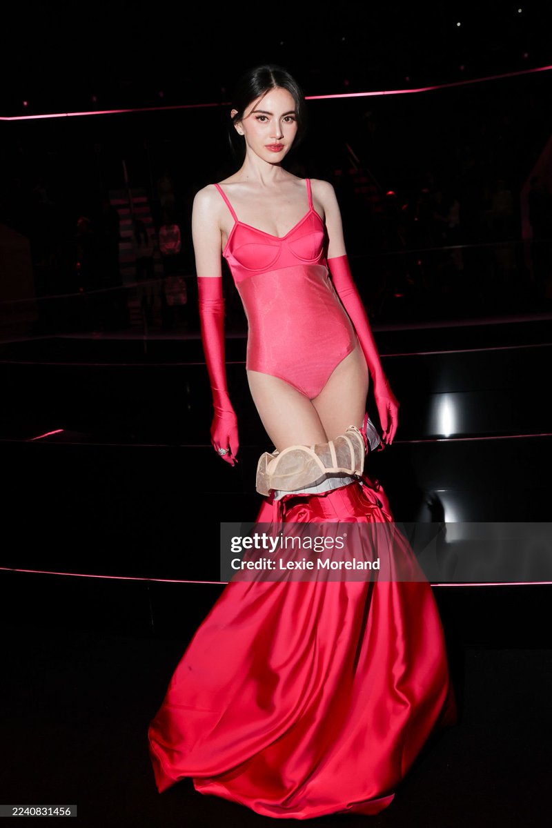 ITSPERSONAL_VV's tweet image. Davika Hoorne at the 2025 Victoria's Secret Fashion Show held at Steiner Studios on October 15, 2025 in New York, New York.
DAVIKAH BACK TO PINK CARPET
#VSFashionShow
#Davikah