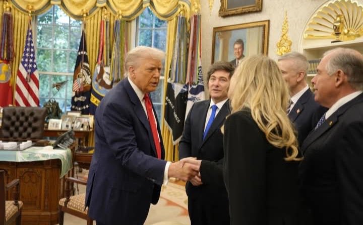 Los argentinos decidimos nuestro futuro en las urnas, no en Washington ni en ningún otro lugar. La Unión Cívica Radical siempre defendió la autodeterminación de los pueblos y lo seguirá haciendo cada vez que alguien intente condicionarla. El 26/10 en Cba votá la #Lista3🇦🇷🇵🇱