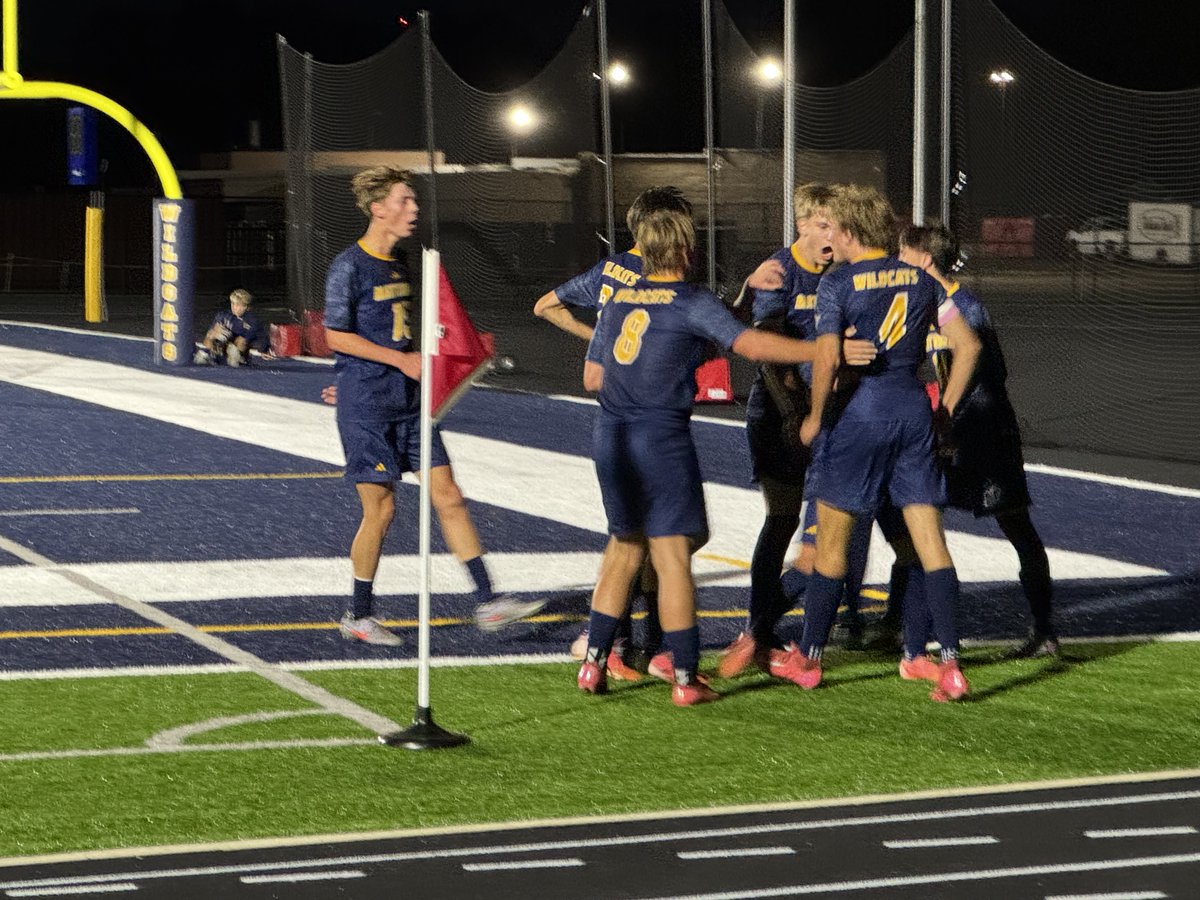 Beautiful night on the pitch. Wildcats up 3-0 with Loy top of the second.