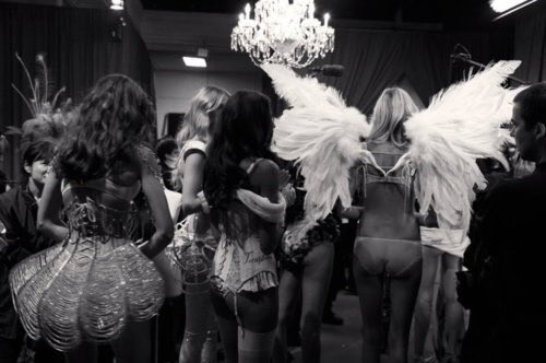 pacuzl's tweet photo. Every Woman’s Dream🤍🪽
#VSFashionShow https://t.co/ts6ZTxMdun