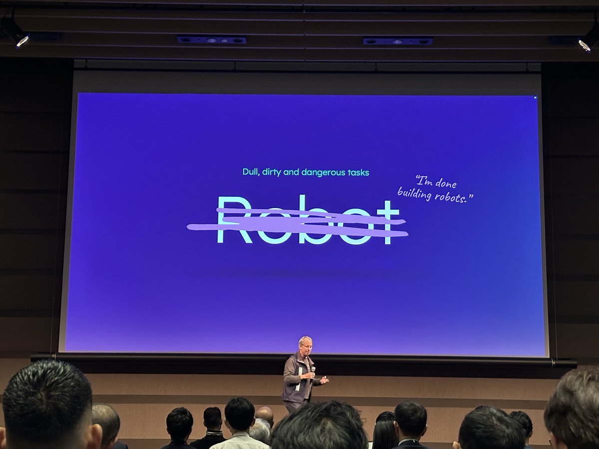 And so it starts!  The 2nd year of the Global CVC startup showcase in Tokyo! 
Kei from Yamaha Ventures, kicks it off followed by keynote from Colin Angle founder of iRobot.

#TokyoStartupShowcase!
