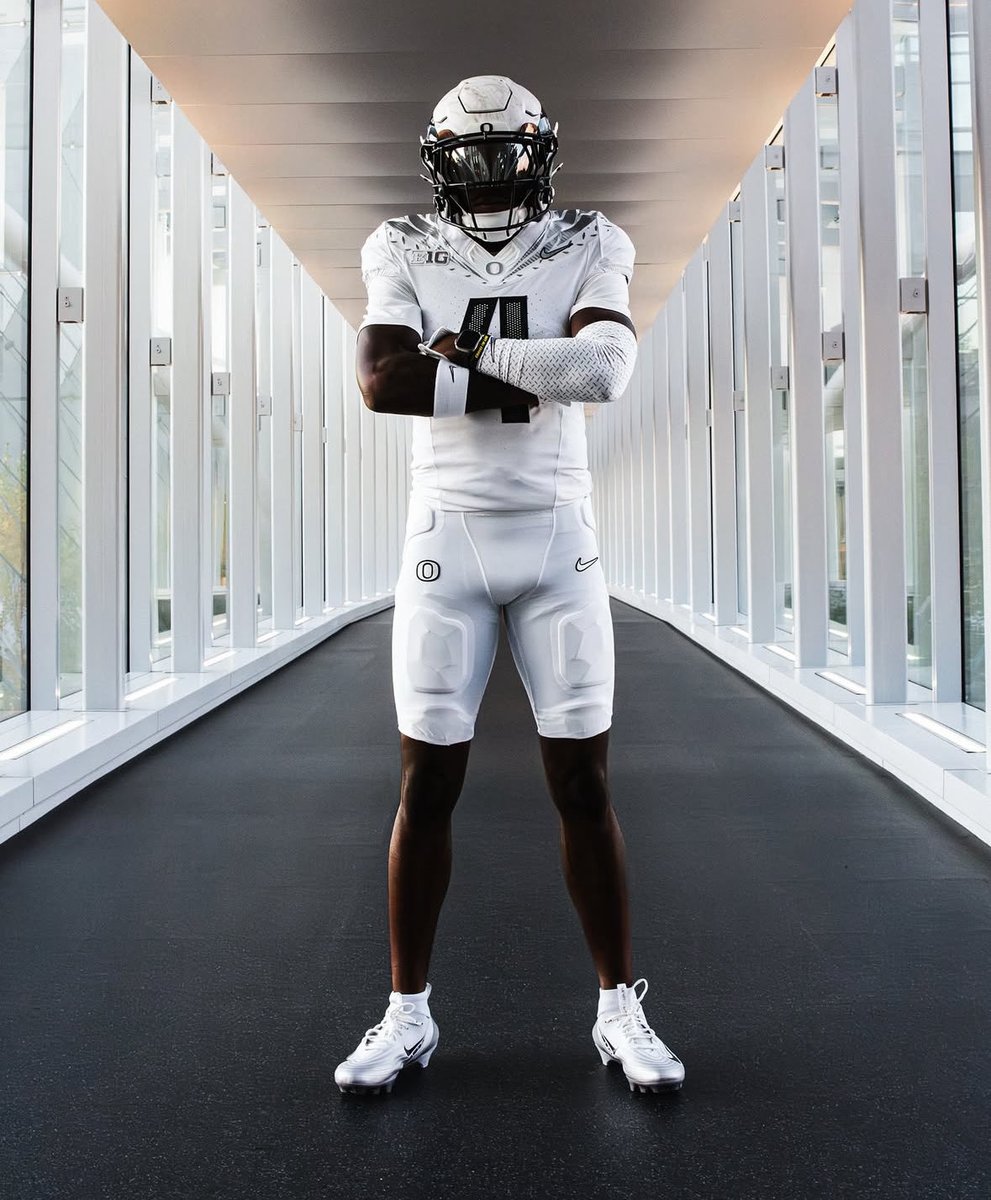 UNISWAG's tweet image. The uni combo this week for @oregonfootball 

#uniswag