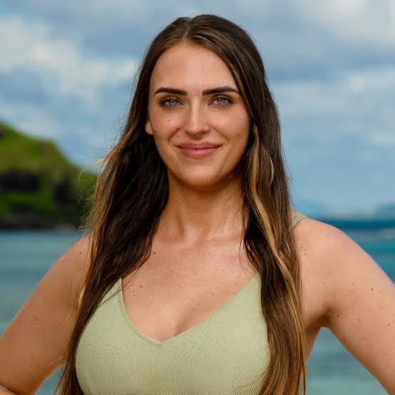 bmerlinhoot's tweet photo. sage you are a strange strange woman with an even stranger vibe but i am very fond of you… #survivor #survivor49 https://t.co/2kIPp84EIA
