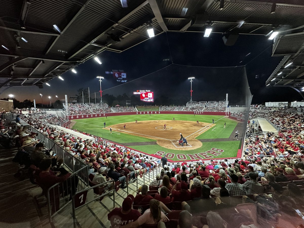 _RyanChapman's tweet image. New fall single-game attendance record in Norman
2,837 fans here tonight