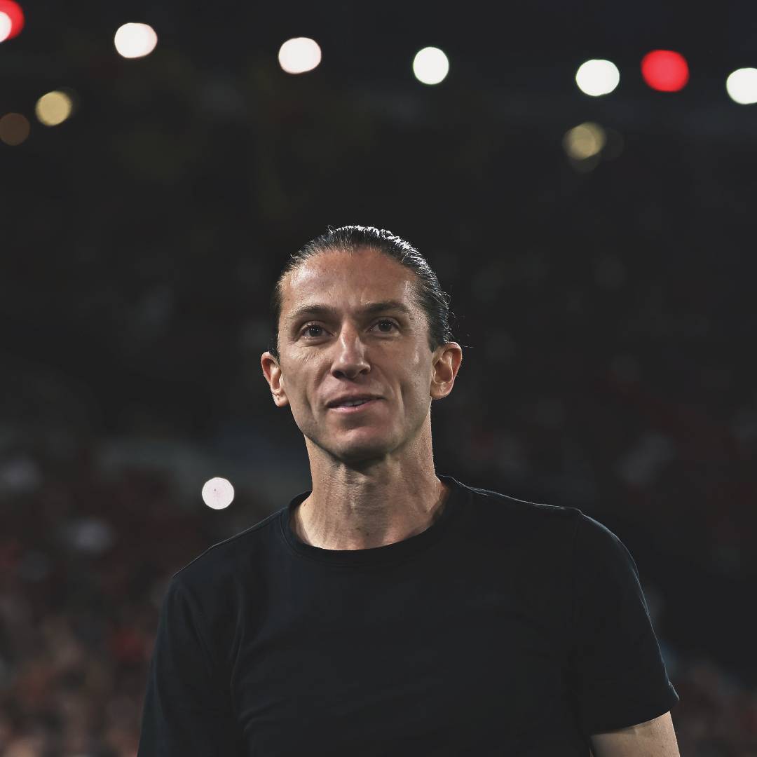 R10Score's tweet image. O Flamengo segue INVICTO em clássicos em 2025:

13 jogos
8 vitórias (!)
5 empates
16 gols marcados (!)
4 gols sofridos
9 jogos sem sofrer gols (!)
74% de aproveitamento (!)

🇦🇴💪🏼