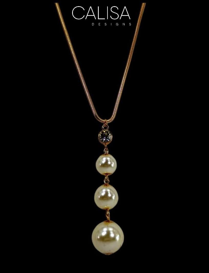 CalisaDesigns's tweet photo. Elegant triple pearl and crystal pendant available at https://t.co/hGsWCjFNrj 
 #PearlJewelry #TimelessBeauty  #ElegantStyle #pearls https://t.co/IEevWf6zPi