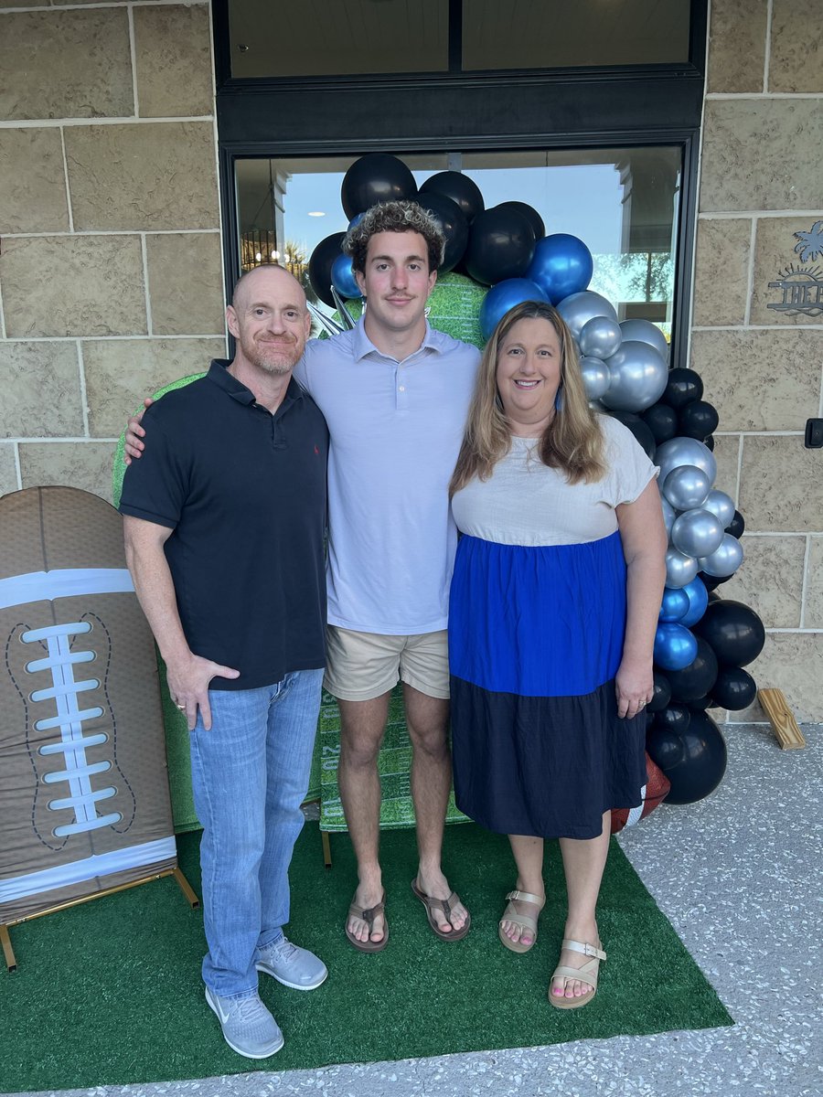 Joey Harriott (@joey_harriott) on Twitter photo Last senior dinner with my mom and dad ❤️ Last senior dinner with my mom and dad ❤️