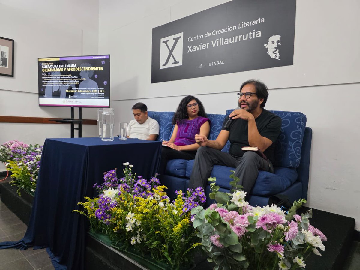 Inició la primera charla del Coloquio de Literatura en lenguas originarias y afrodescendientes: 
Palabra que resiste, oralidad, memoria y escritura, con la participación de Paloma Palacios, Martín Tonalméyotl e Iván Pérez Téllez.
📍CCLXV