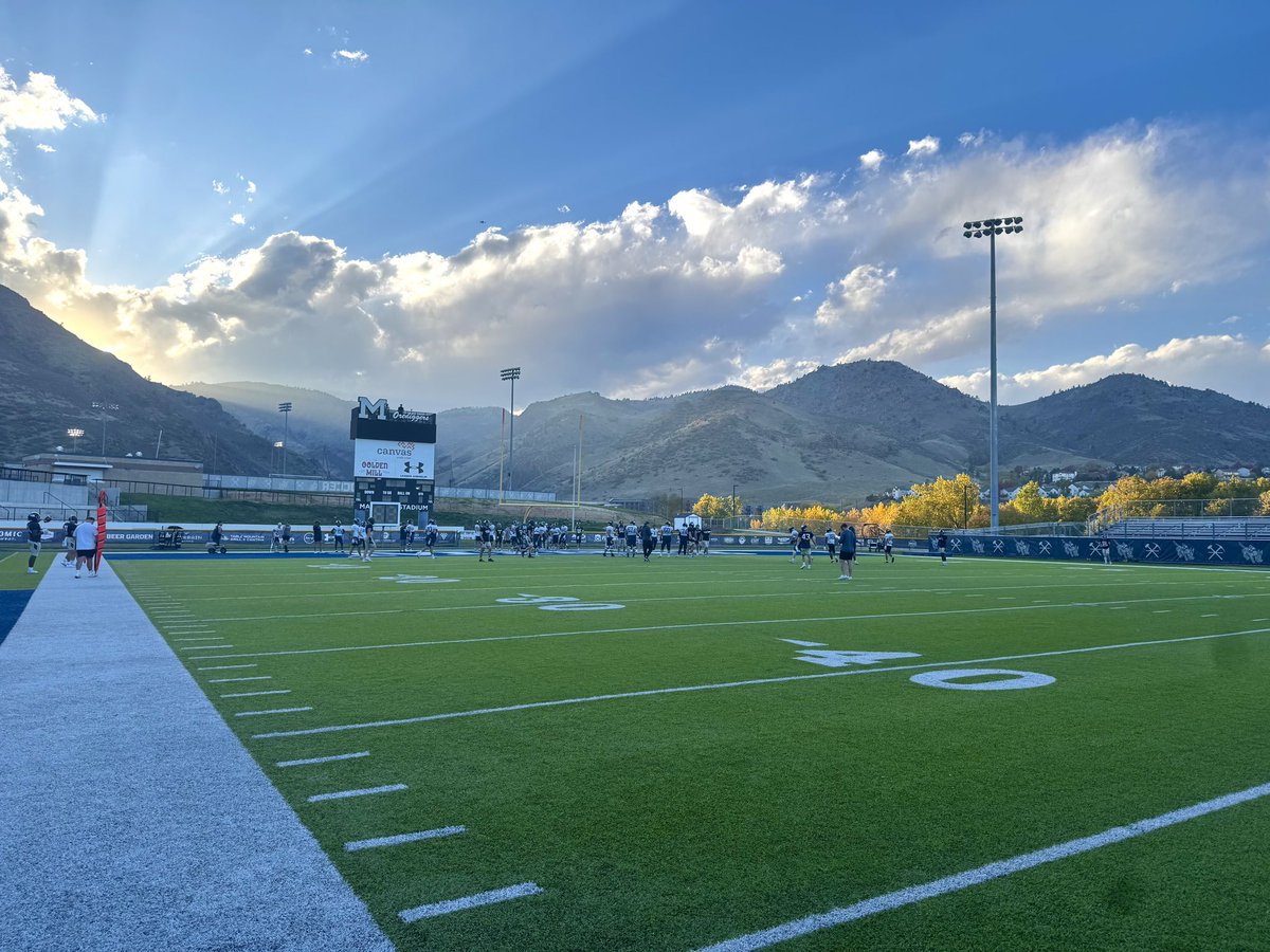 MinesFootball's tweet image. There&apos;s no place like Golden 🍂

#HelluvaEngineer⚒