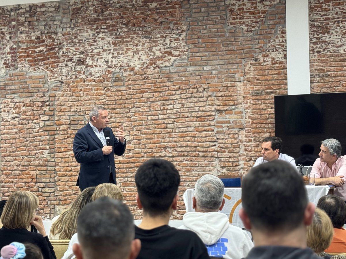 ¡Acompañando un muy lindo plenario de la barra de <a href="/Alborada404/">Alborada404</a>!