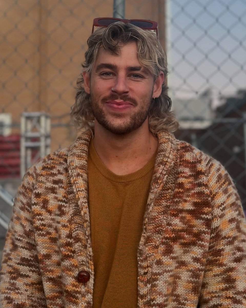 2ndExt's tweet image. Dyed my hair to narrowly escape American government officials and figures of authority for the last few months, who dis?